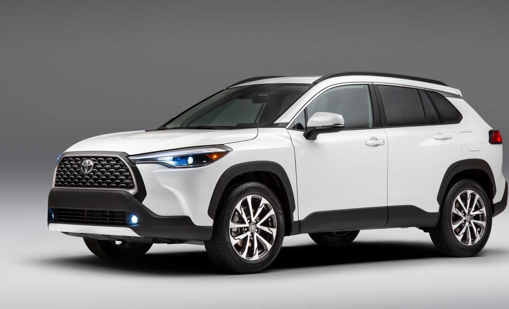 شوک قیمتی هماتلکام: تویوتا کرولا کراس ۲۰۲۴ با جهش ۱.۷ میلیاردی به بازار می‌آید + جدول